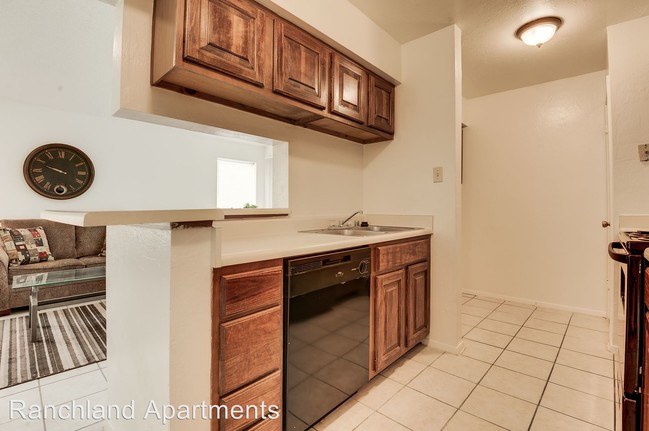 Building Photo - 2 br, 2 bath Apartment - 1212 E. Wadley Ave