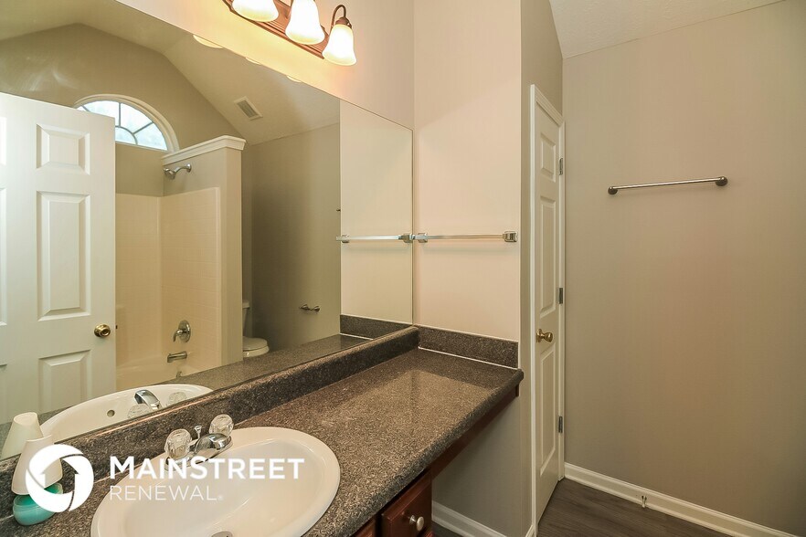 Building Photo - 7 Mineral Springs Ct