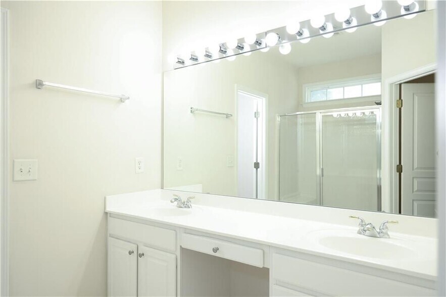 Building Photo - 6335 Waveland Dr