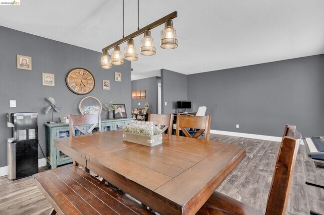 Building Photo - 59 Old Stagecoach Rd