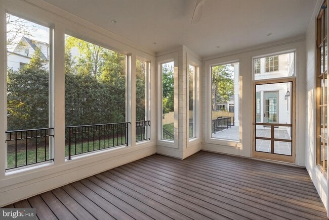 Building Photo - 5042 Overlook Rd NW