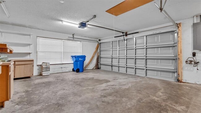 Building Photo - 2430 Falcon Ln