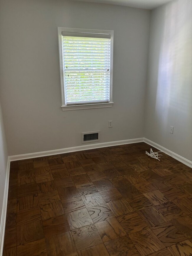 Building Photo - 1037 N Pitt St