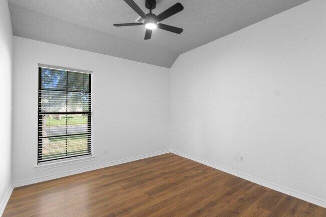 Building Photo - 405 Harbor Oaks Dr