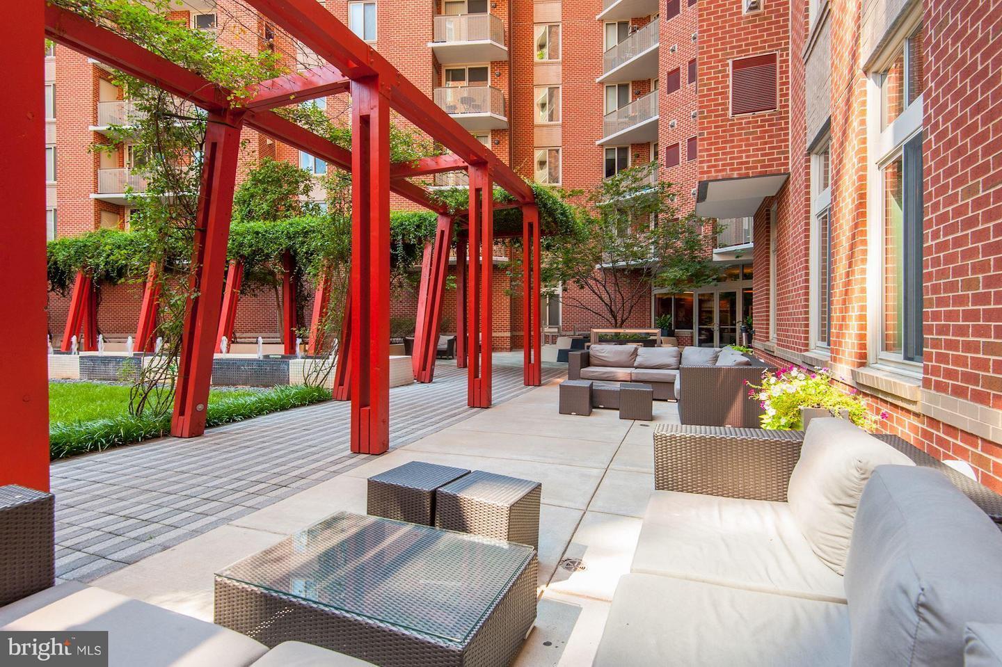 Courtyard - 1000 New Jersey Ave SE