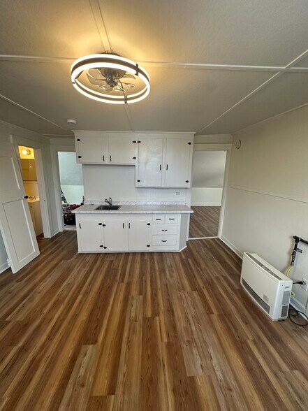 Building Photo - 446 Coe St