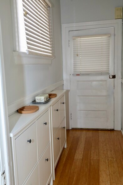 Entryway - 748 Kansas St