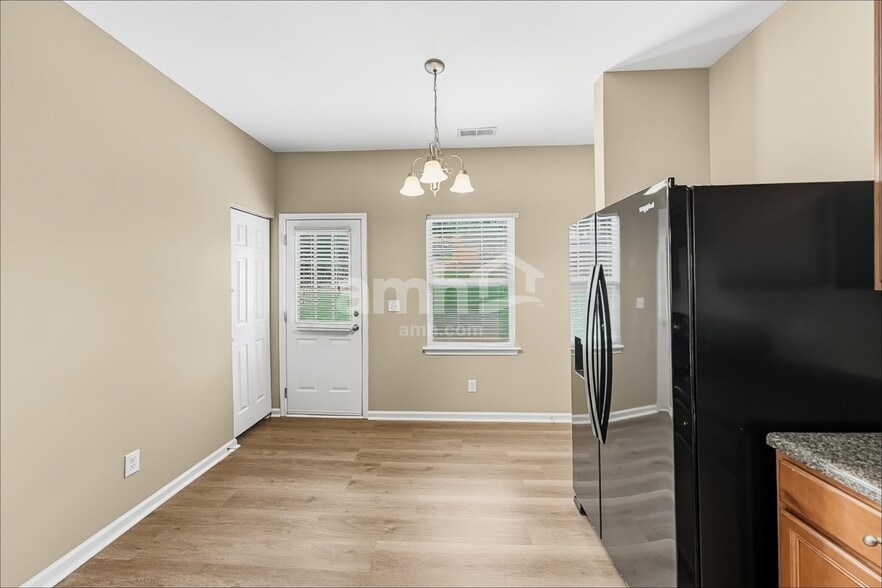 Building Photo - 86 Chesterfield Ct