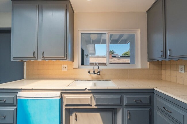 Building Photo - Hermosa Beach Home Rental