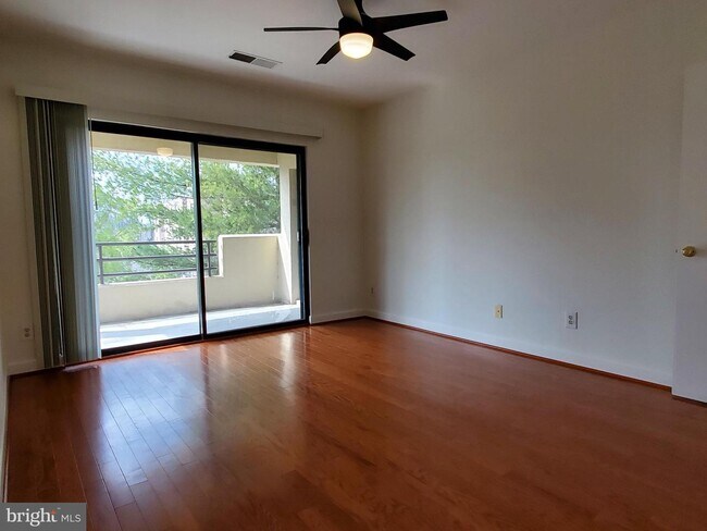 Building Photo - 6050 California Cir