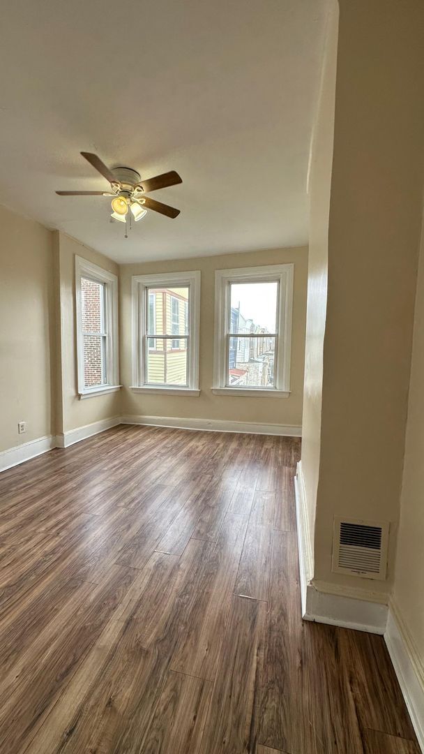 Building Photo - Modern Row - Strawberry Mansion