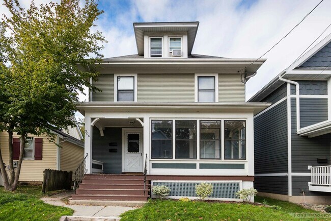 Building Photo - 306 S Baldwin St