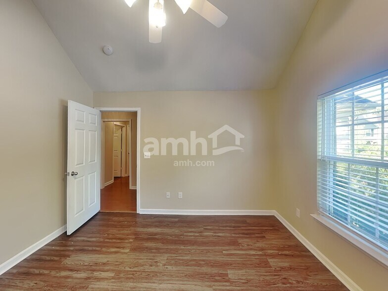 Building Photo - 5038 Preserve Blvd