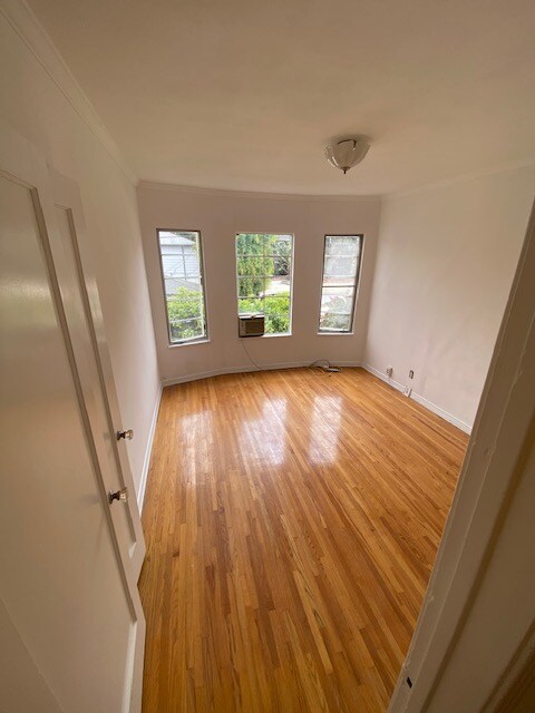 Building Photo - 124 Sweetzer Ave