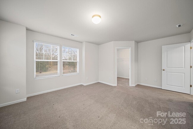 Building Photo - 916 S Battleground Ave