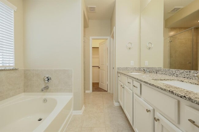 Building Photo - 29884 Dovetail Blf Ln