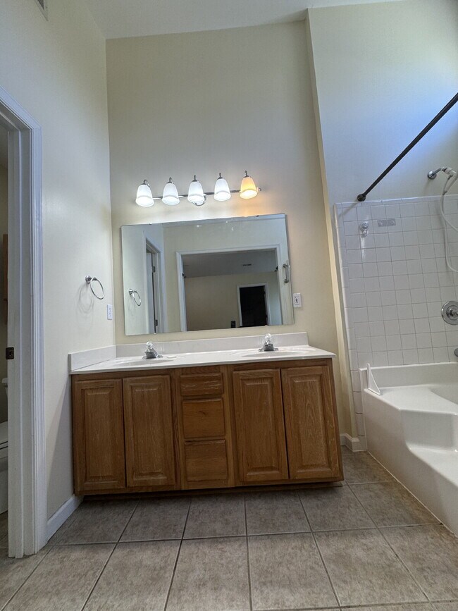 Building Photo - "Charming 3-Bedroom Retreat with Fireplace & Hardwood Floors in Fletcher, NC"