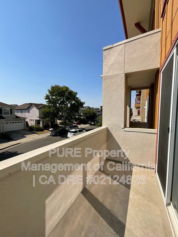 Building Photo - 950 Campoy St
