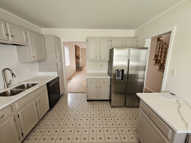 Building Photo - 2385 Goldfinch St