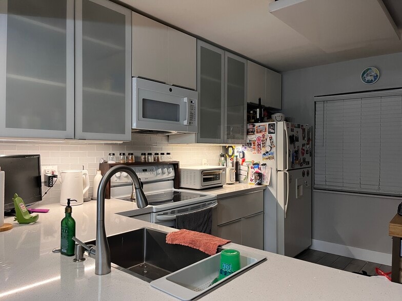 Building Photo - 4699 Lucerne Lakes Blvd E