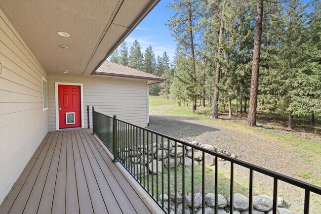 Building Photo - 6 Bed 4 Bath Daylight Rancher on Acreage in Mead School District.  Absolutely Gorgeous