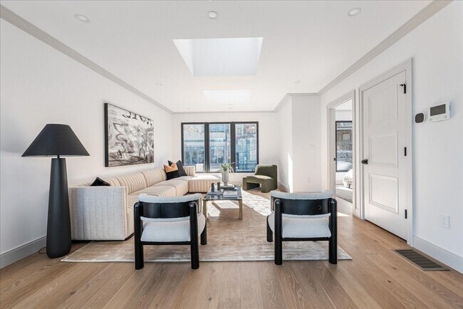 Building Photo - 57 University Rd