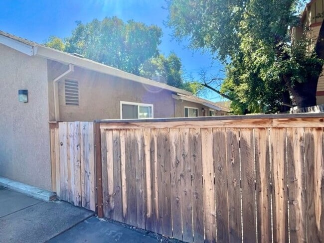 Building Photo - Available June 2026! Plus 1/2 off 1 month of rent! Nice home with private front yard