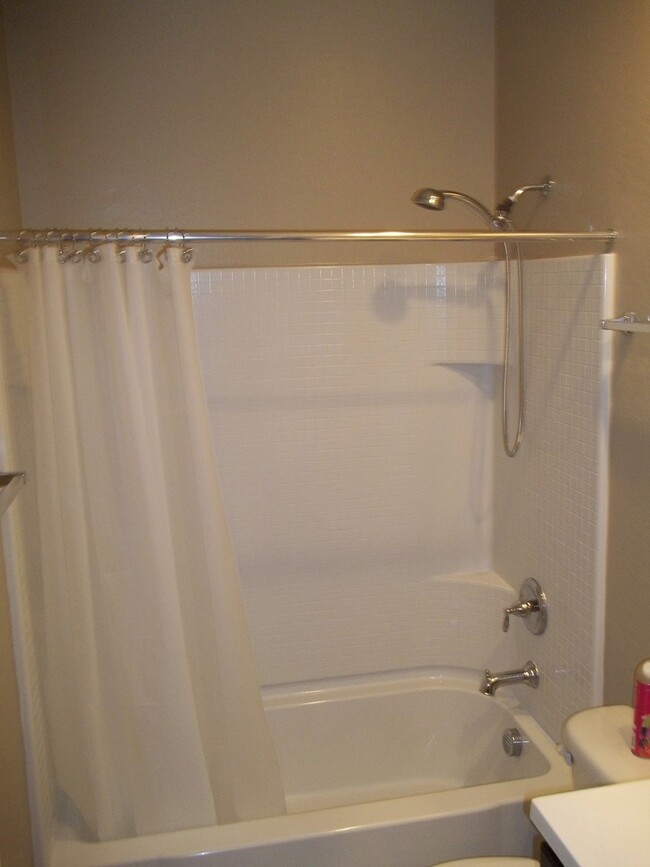 Building Photo - Beautiful Home in Gated Community