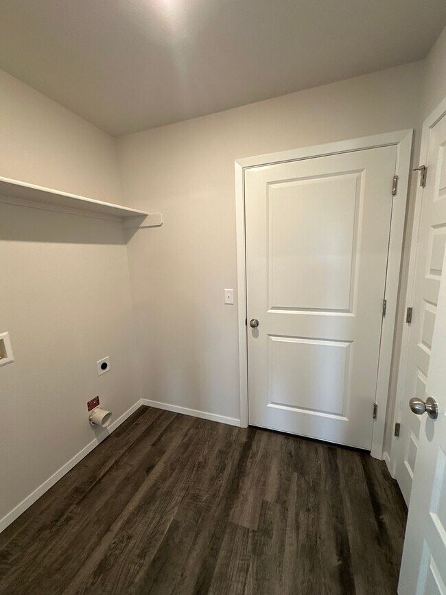 Building Photo - Now Pre-Leasing — Spacious 3 Bed, 2 Bath Home in Park Place!