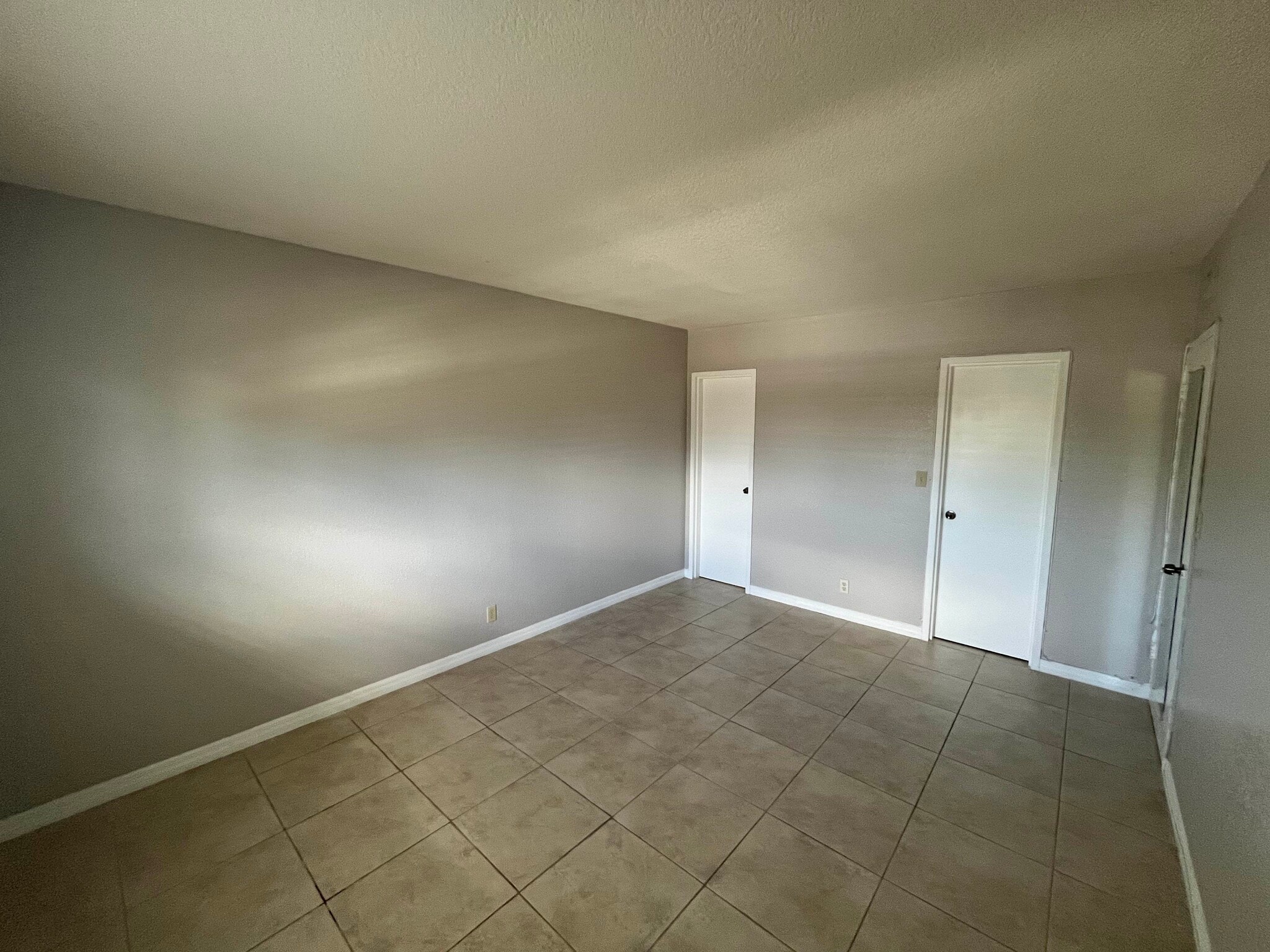 Building Photo - 2020 NE 56th St