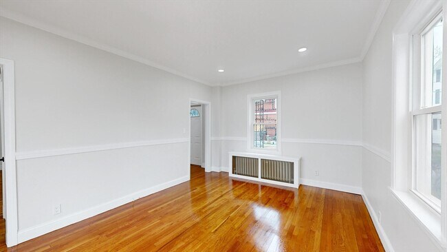 Building Photo - 22 Baldwin St