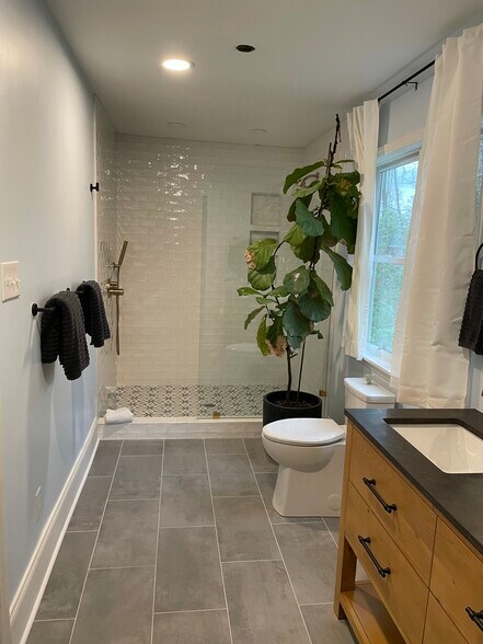 Building Photo - 809 Woodland Ave