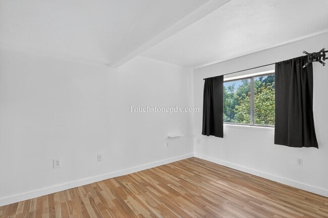 Building Photo - 4.5 Acre Dream Home in Oregon City Awaits