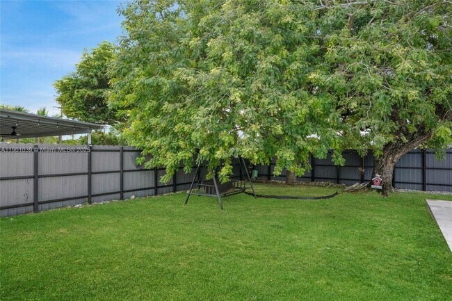 Building Photo - 10440 SW 126th Ave