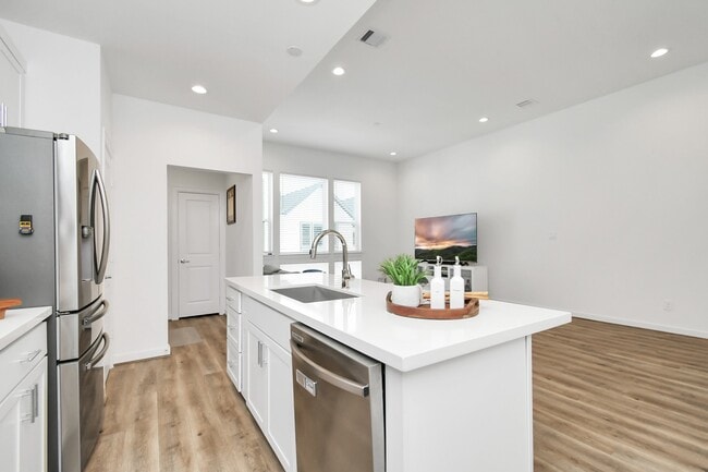 Building Photo - 1107 Highland Square Ln