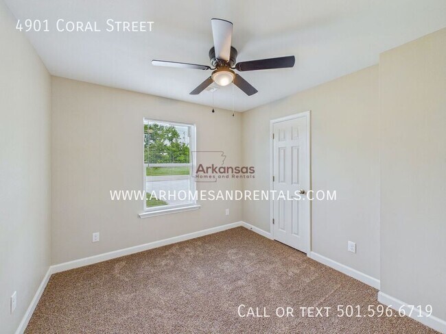 Building Photo - 4901 Coral St