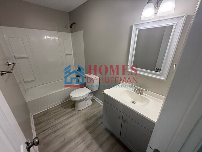Building Photo - Three Bedroom House | Two Bathrooms