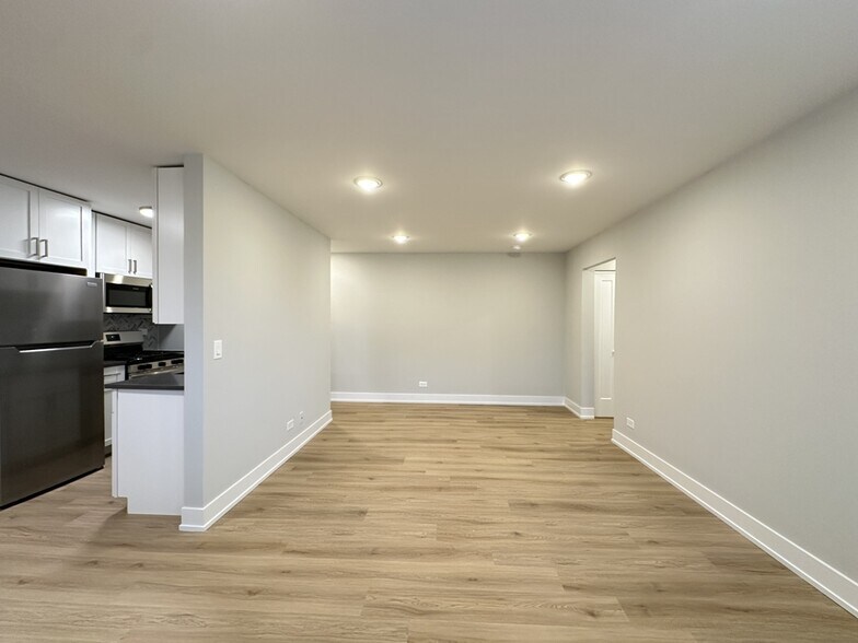 Building Photo - 531 W Aldine Ave