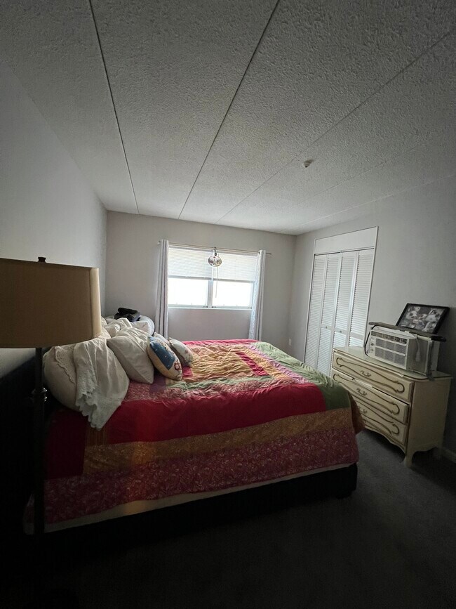Building Photo - 36 Greentree Ln
