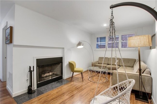 Building Photo - 925 Highland Terrace NE