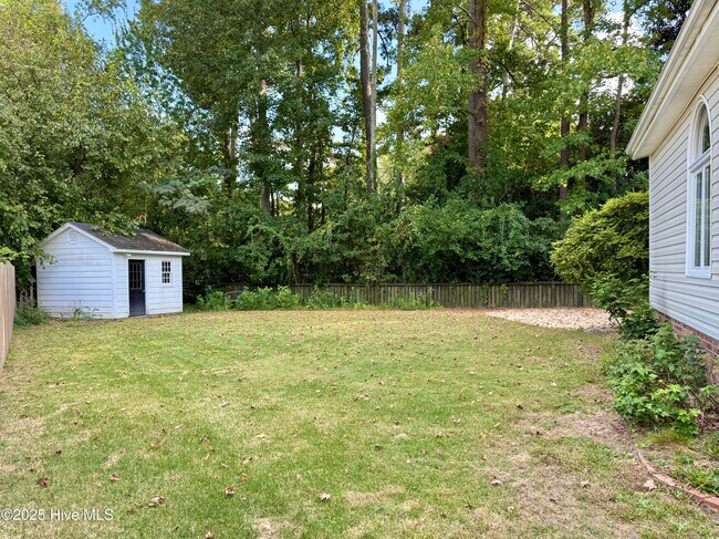 Building Photo - 103 Amber Ln