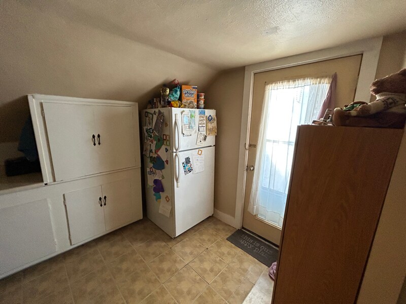 Building Photo - 1897 1/2 E Newberry St