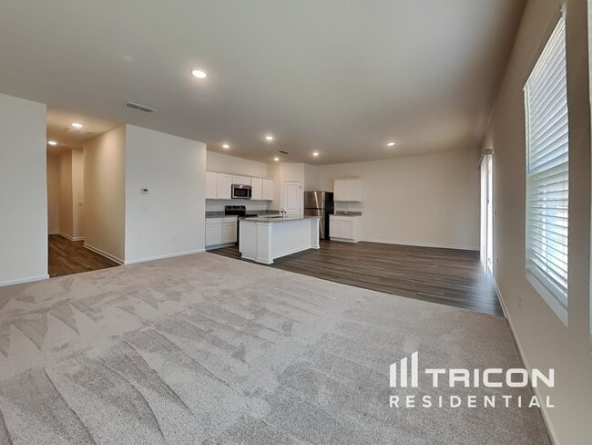 Building Photo - 208 Wild Daisy Wy