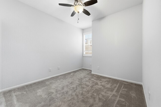 Building Photo - 1460 Mockingbird Ct