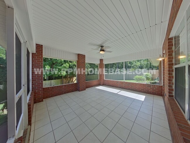 Building Photo - Beautiful Home with New Appliances in Quie...