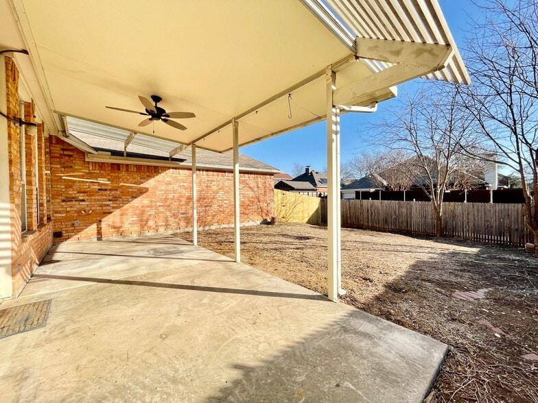 Building Photo - 9711 Saddle Dr