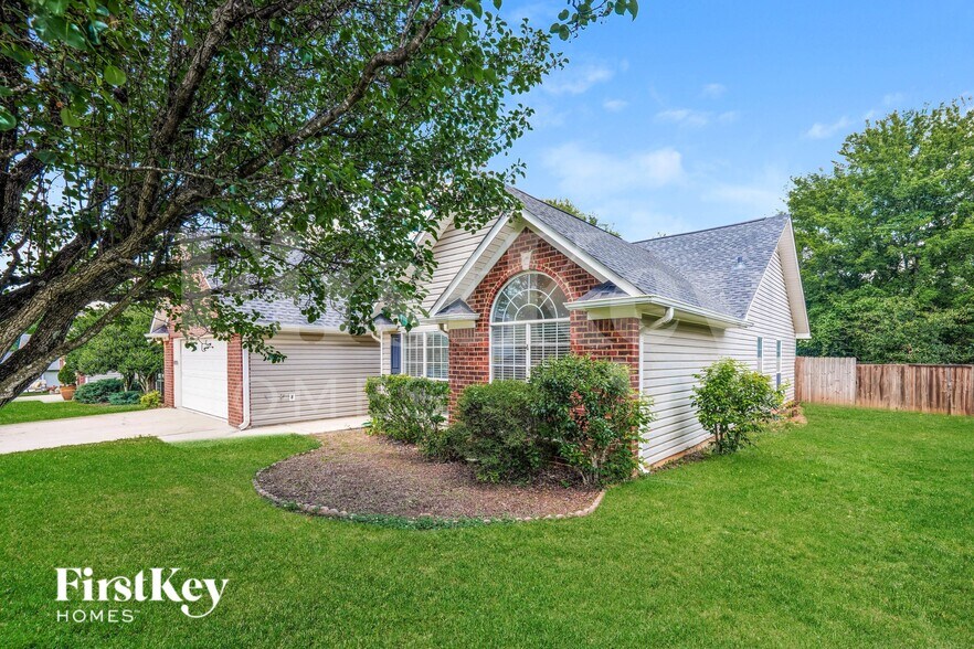 Building Photo - 200 Summer Hill Dr
