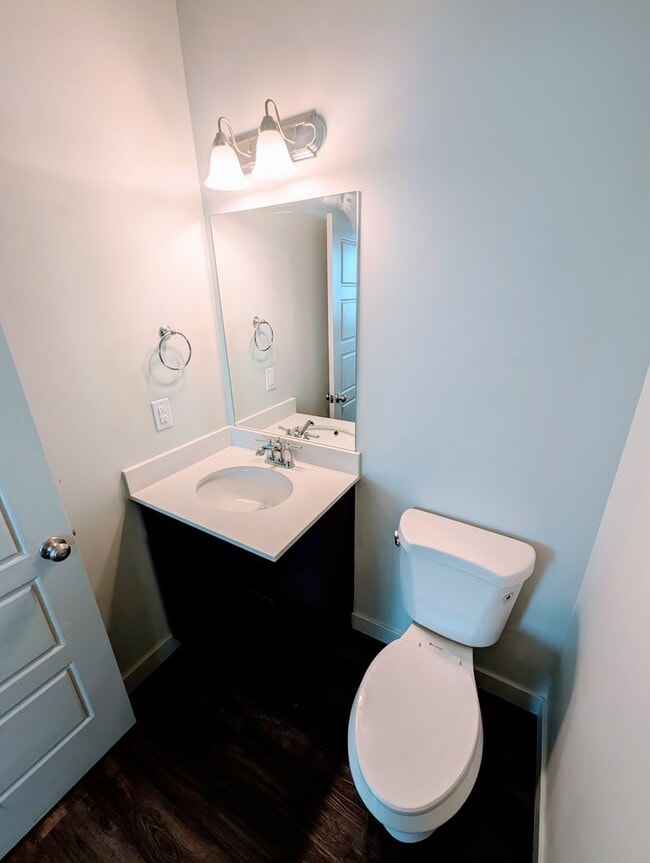 Building Photo - Gorgeous Townhome!!!