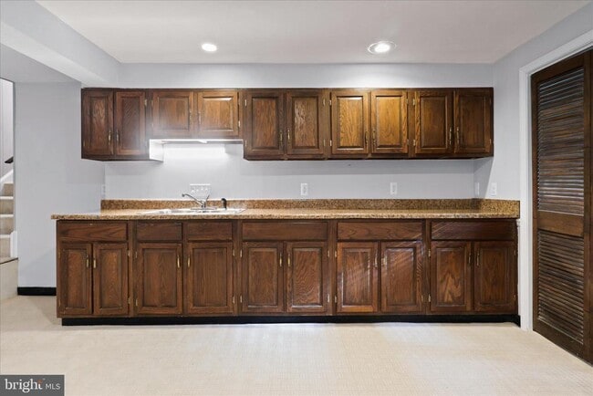 Building Photo - 6543 Cedarwood Ct