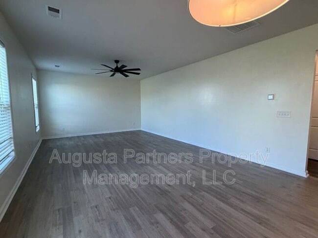 Building Photo - 1097 Sapphire Dr